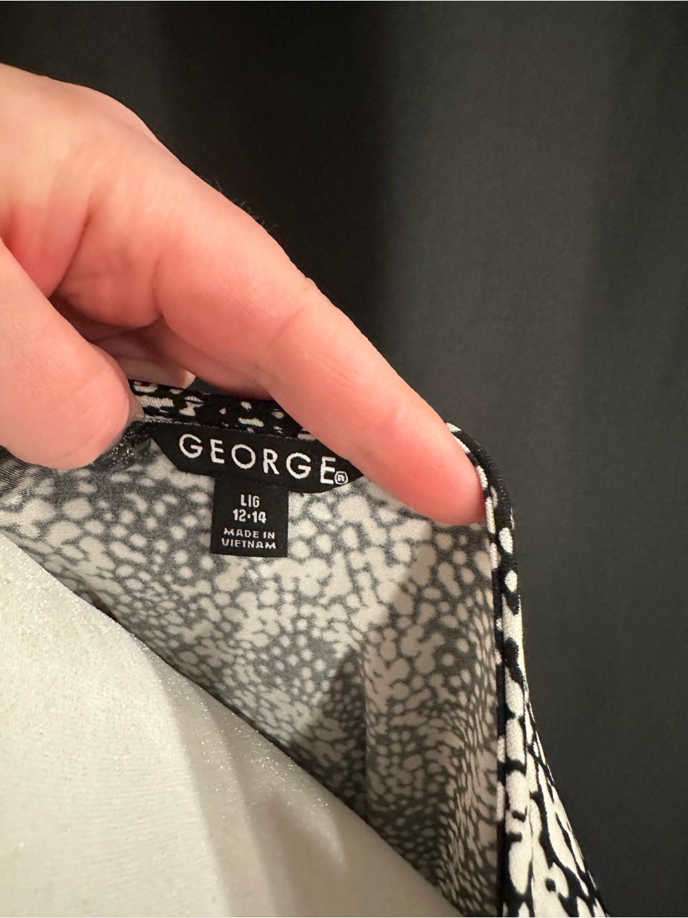 George Black & White V-Neck Printed Blouse - Picture 5 of 6